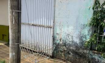 Imagem: CASA PRÓXIMO AO TERMINAL PRAÇA DA BÍBLIA