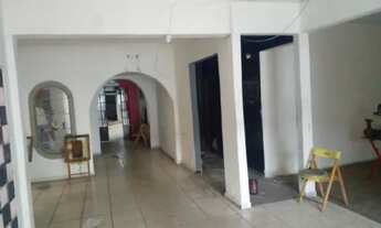 Imagem 6: Casa comercial próximo a PUC Coração Eucarístico