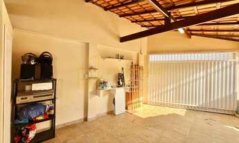 Imagem 5: Seu Novo Lar em Fradinhos: Casa com 3 Suítes e Área Verde ao Redor!