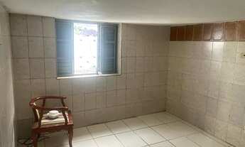 Imagem 5: Casa próxima do lago japonês