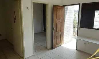 Imagem 3: Apto em Cond. Simples no Tirol, 2/4 Sendo 1 Suite, 50m², Térreo