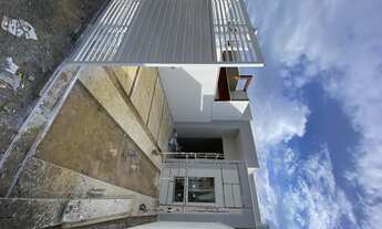 Imagem 2: Casa com fachada moderna,3/4 sendo 1 suíte master com closet, pé-direito de 4M, no Loteame