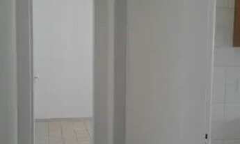 Imagem 2: 1 quarto, 54m², quarto separado da sala, vaga de garagem. 1.700 já com as taxas