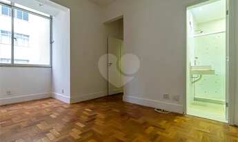 Imagem 3: Laranjeiras em rua arborizada 90m² reformado 3 quartos (1 suíte) e cozinha com armários va