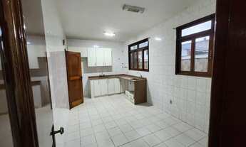 Imagem 6: Casa com suítes, varandas e garagem