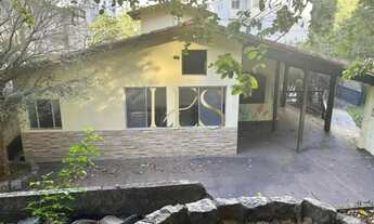 Imagem: Casa com Piscina á venda com 5 Quartos