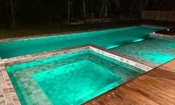 Imagem 2: Casa de alto luxo com 5 suítes + dependência, condomínio com acesso ao mar, capacidade 23