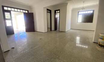 Imagem 2: Vende ou aluga Casa duplex com 4 quartos, gabinete, 10 vagas de garagem, amplo recuo