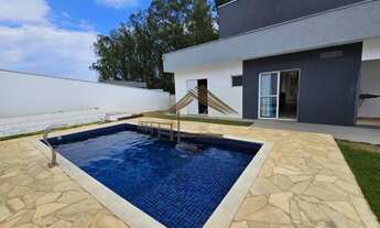 Imagem 3: Linda casa a venda no Ninho Verde 1, com 3 dormitórios, piscina, frente com área de preser