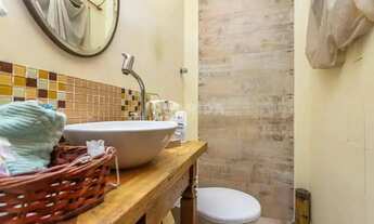 Imagem 6: Casa em Condomínio com 4 dormitórios, sendo 1 suíte, e 2 vagas de garagem no bairro Jardim