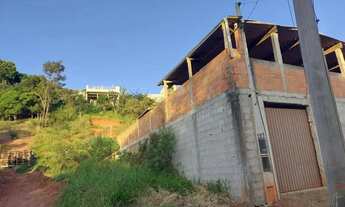 Imagem 2: Venda Imperdível: Charmosa Casa com Quintal Espaçoso