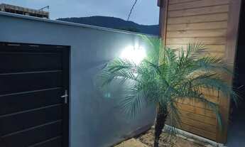 Imagem 7: Casa com Área Gourmet de Luxo, Quintal Exuberante e Alto Potencial de Renda