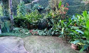 Imagem: Linda casa assobradada em rua fechada no