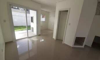 Imagem 2: Sobrado com 2 suítes, pátio interno, lareira, vaga para 2(dois)carros lado a lado