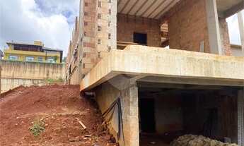 Imagem 3: Casa em construção no Alphaville Nova Lima