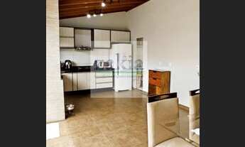 Imagem 5: Linda Casa de Condomínio com 2 dormitórios, sendo 1 suíte e 2 vagas de garagem