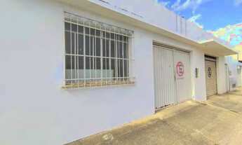 Imagem: Casa solta com 3/4, garagem coberta e ponto