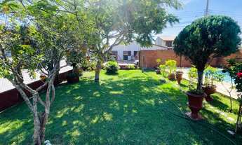 Imagem 2: CASA com 4 DORM. E PISCINA, no centro de Tramandaí, de esquina na rua do FÓRUM