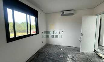 Imagem 5: Casa com 4 quartos, sendo 3 suítes, piscina e 2 vagas cobertas á venda no bairro Trevo