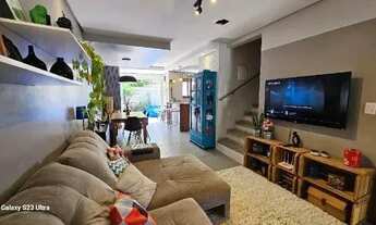 Imagem 2: Casa em Porto Alegre, no bairro Hípica, com 3 dormitório(s), e 3 banheiros, à venda