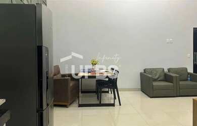 Imagem 3: Casa de Esquina à Venda Moderna, Arejada e com Excelente Localização