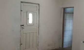 Imagem 2: Casa para aluguel e um salão grande no Jardim varan próximo ao final da linha de onibus