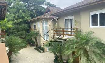 Imagem 2: Casa em condomínio com 4 dormitórios, contendo 3 suítes, piscina privativa