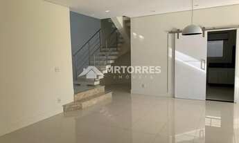 Imagem 7: Casa de condomínio sobrado para aluguel possui 350 metros quadrados com 4 quartos