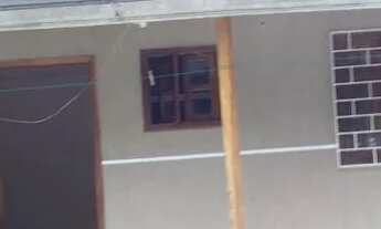 Imagem 3: Casa para pessoa só, toda murada com lugar para carro