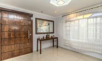 Imagem 5: Belíssimo sobrado em rua tranquila, arborizada cercada de lindas casas. O sobrado é consti