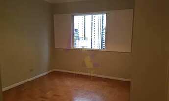 Imagem 7: Apartamento espaçoso com 3 dormitórios, sendo 2 suítes com janelões em rua tranquila do Ja