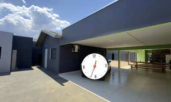 Imagem 2: Casa de esquina com piscina