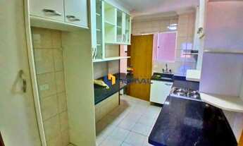 Imagem 5: Apartamento na Zona 02, com 3 quartos sendo 1 suíte, sacada com churrasqueira, em Maringá