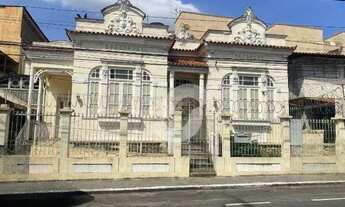 Imagem: Casa com 8 dormitórios à venda, 328 m²