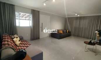 Imagem 3: Casa mobiliada com 3 quartos sendo 1 suíte, disponível para locação no bairro Umuarama em