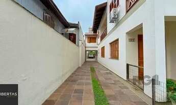 Imagem 3: Casa em Porto Alegre, no bairro Tristeza, com 3 dormitório(s), e 3 banheiros, à