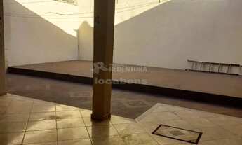 Imagem 2: Casa Padrão localizado no Bairro arque das Flores/Jardim Urupês com área gourmet e escrito