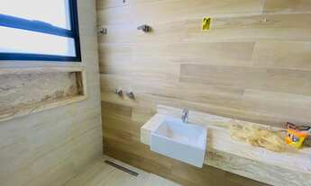 Imagem 7: Casa para venda tem 270 metros quadrados com 4 quartos