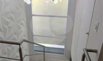 Imagem 4: Indaiatuba - Casa Condomínio Park Real 109 m2 - Sala com pé direito duplo 6m com Mezanino