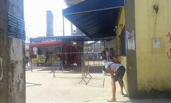 Imagem 6: Madureira Comércio em funcionamento na entrada do Terminal BRT