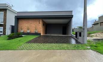 Imagem: Casa Térrea no Cond. Vila DAquila, com