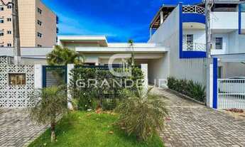 Imagem 2: Casa com piscina e jacuzzi à venda no Centro de Guaratuba