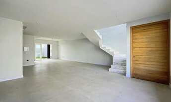 Imagem 3: Casa 4 dormitórios( 1 dorm térreo) no Condomínio Villa Amalfi, na zona sul de Porto Alegre