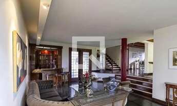 Imagem 2: Casa à Venda - Bandeirantes, 4 Quartos, 640 m2