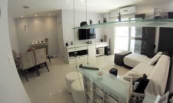 Imagem 2: APARTAMENTO MOBILIADO COM DUAS SUITES MAIS DEPENDENCIA COMPLETA PRÓXIMO AO POSTO 9 PRAIA