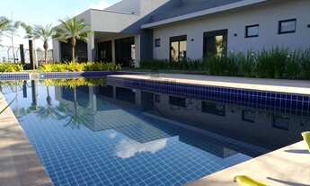 Imagem 4: Casa de condomínio para venda possui 440 metros quadrados com 4 quartos