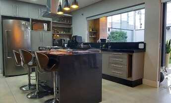 Imagem 7: Casa de alto padrão na Village Lorena a venda