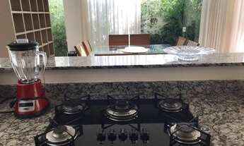 Imagem 7: Casa de condomínio para aluguel possui 371 metros quadrados com 5 quartos