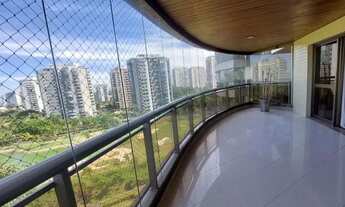 Imagem 7: AV. LUCIO COSTA no condomínio GOLDEN GREEN com 220m2, 3 suítes, 3 vagas