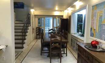 Imagem 5: Casa para venda tem 288 metros quadrados com 5 quartos